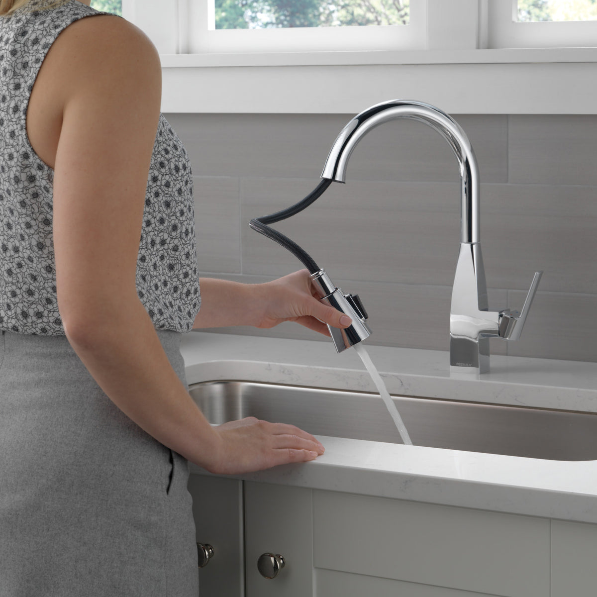 Peerless P7919LF Xander Single Handle Pulldown Kitchen Faucet, Chrome ...