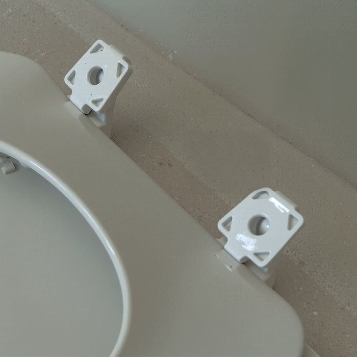 Bemis 70 000 Round Closed-Front Toilet Seat